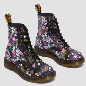 NWT Dr. Martens 1460 Pascal Boots in Vintage Floral